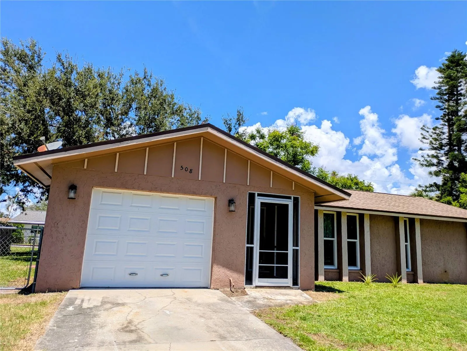 508 N QUINCY RD