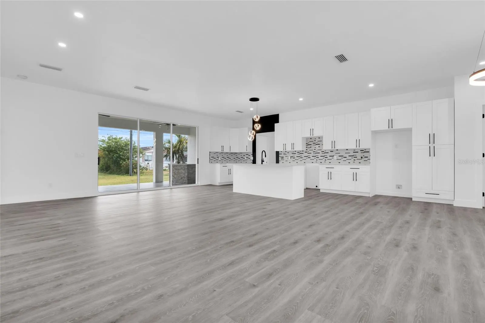 535 AZALEA AVE NW