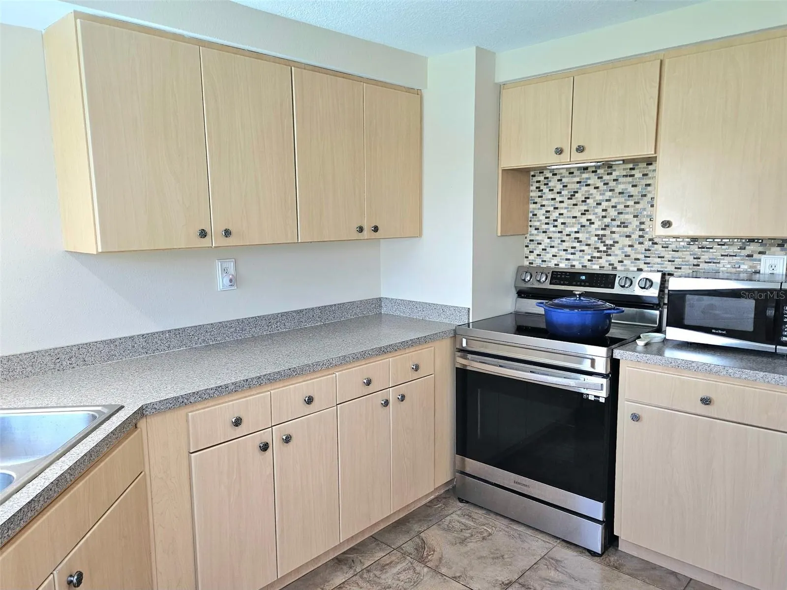 844 KENNWOOD TER NW