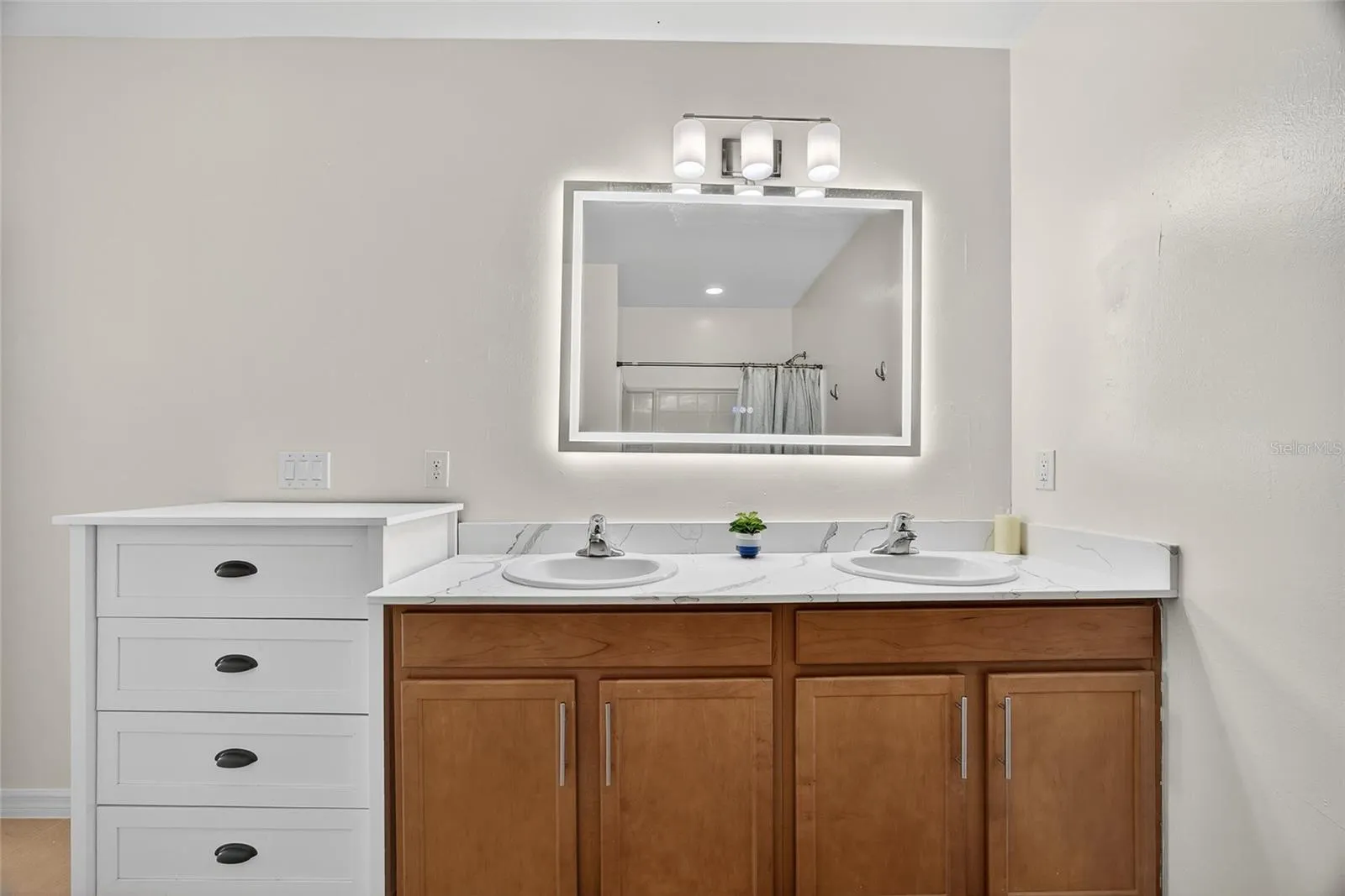 7573 MIKASA DR