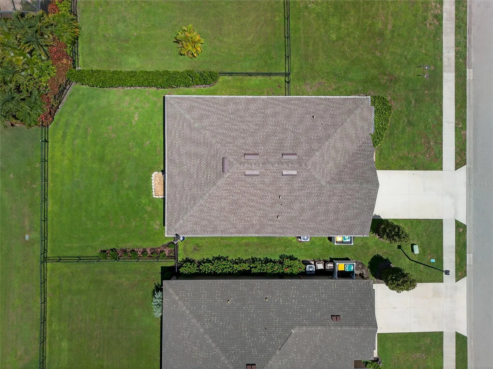 7573 MIKASA DR
