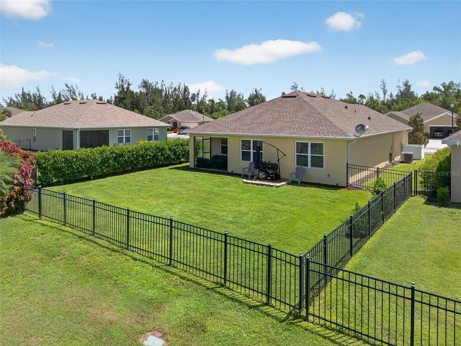 7573 MIKASA DR