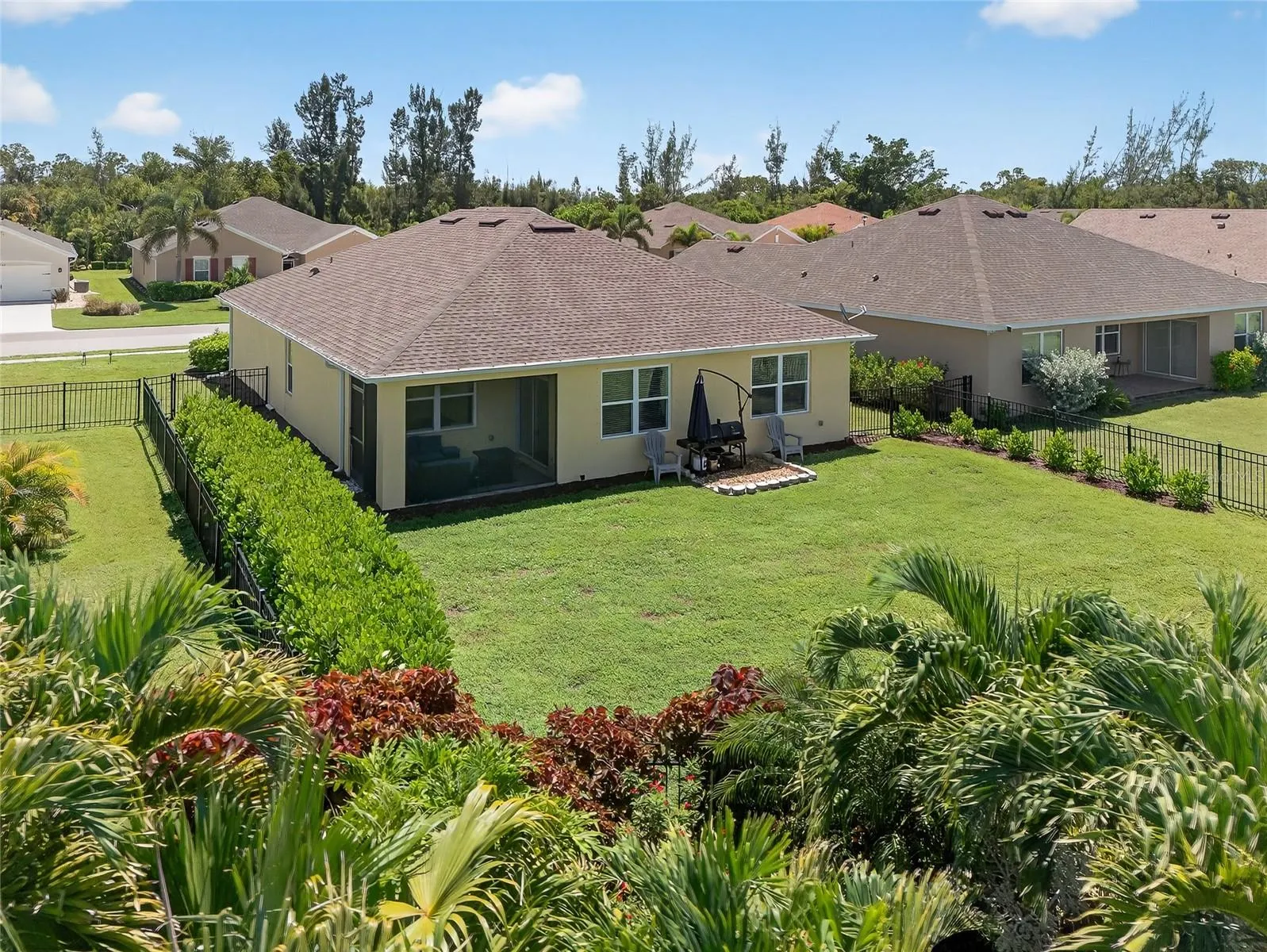 7573 MIKASA DR