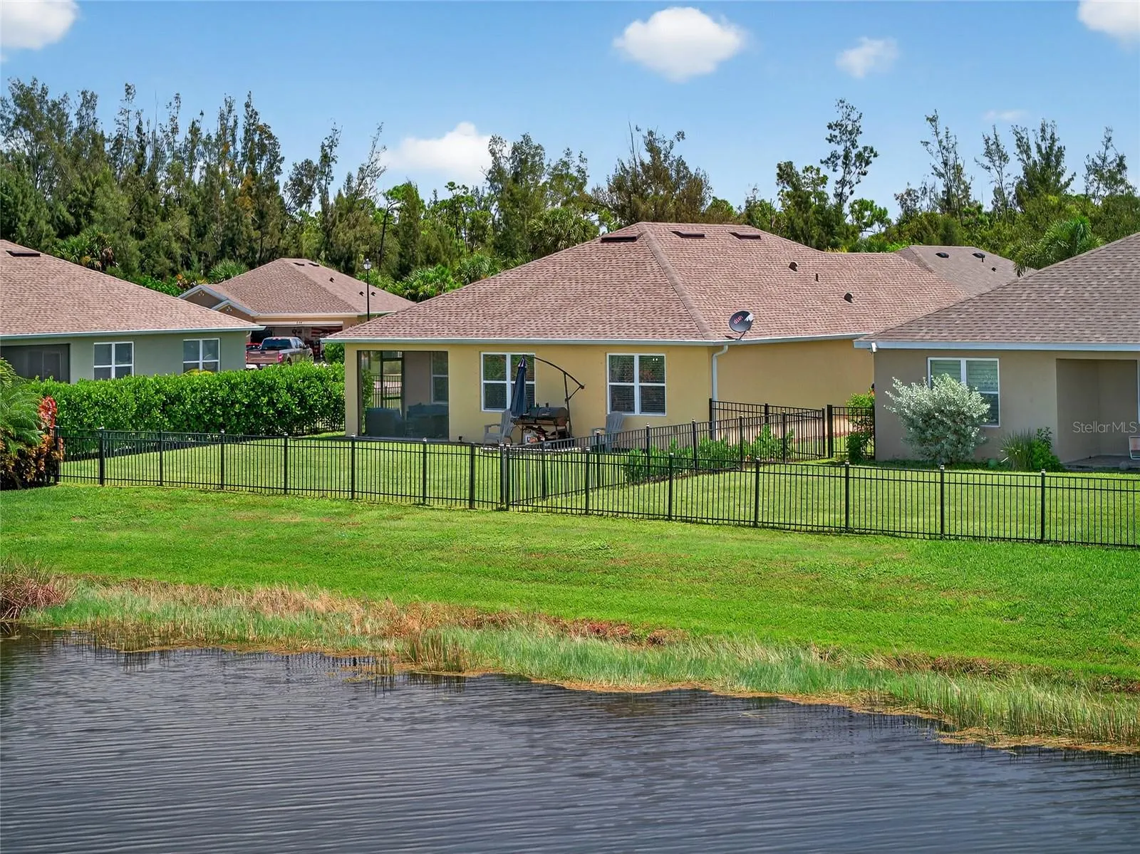 7573 MIKASA DR