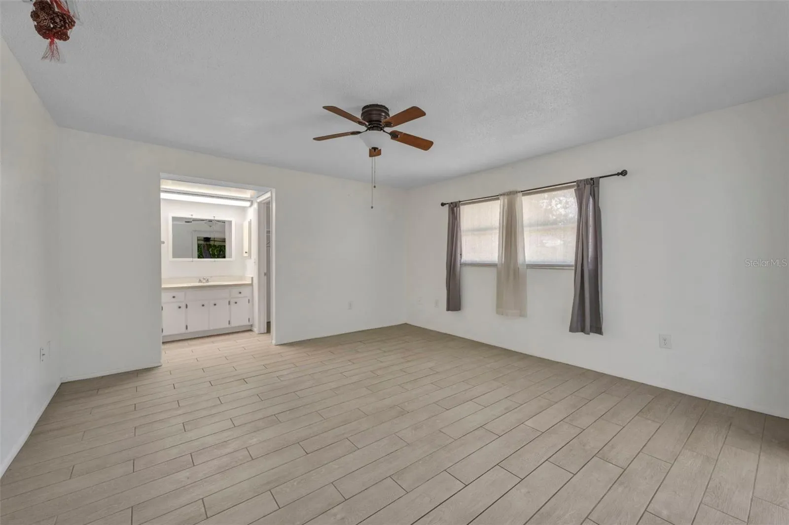 2109 LAKE VIEW BLVD