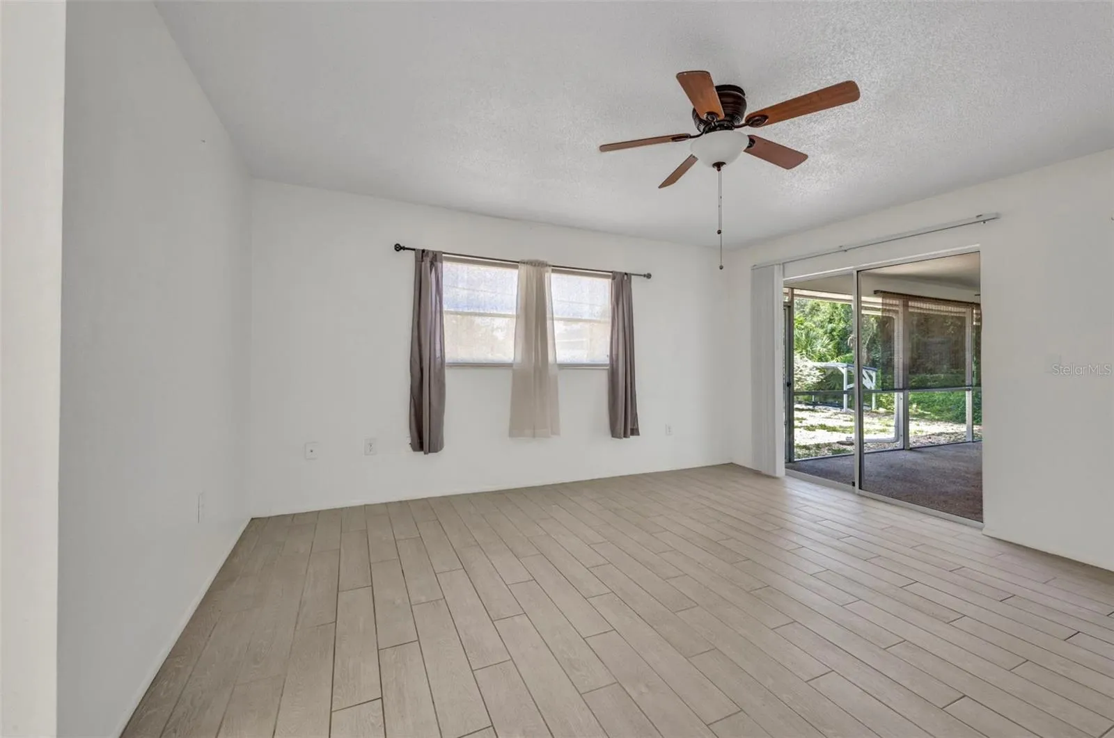 2109 LAKE VIEW BLVD