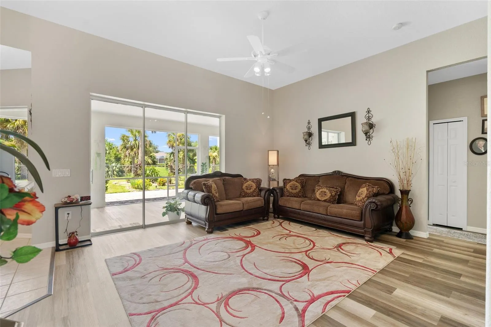 1084 W HILLSBOROUGH BLVD
