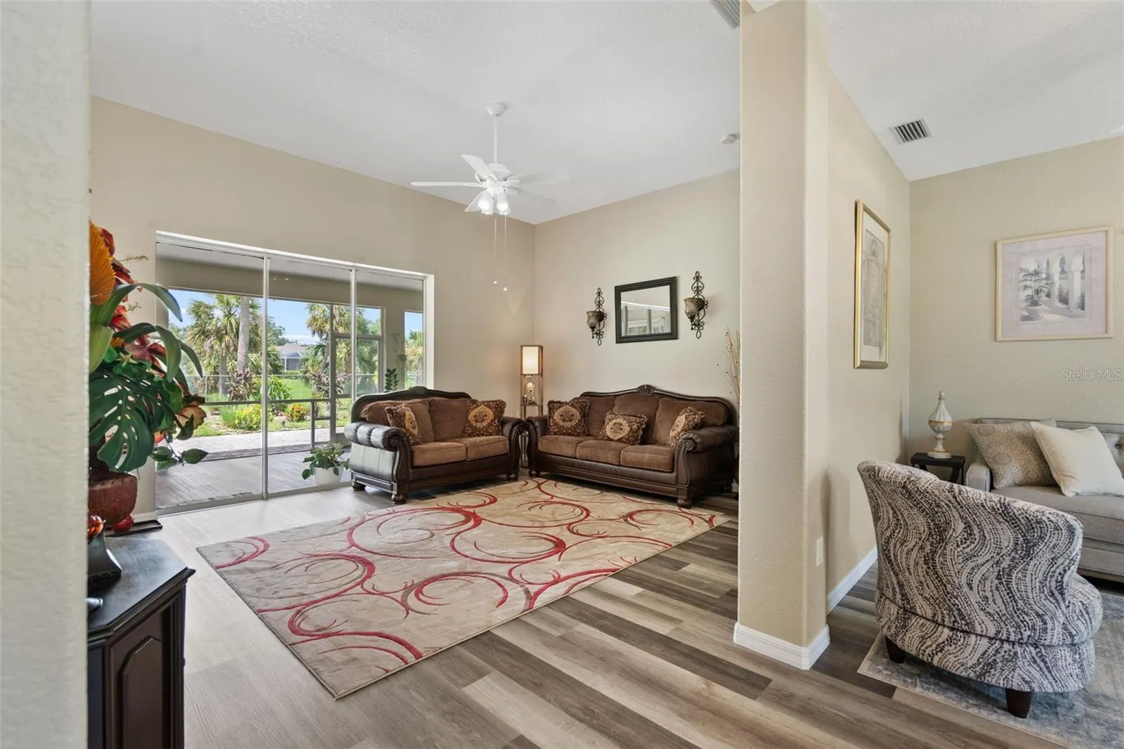 1084 W HILLSBOROUGH BLVD