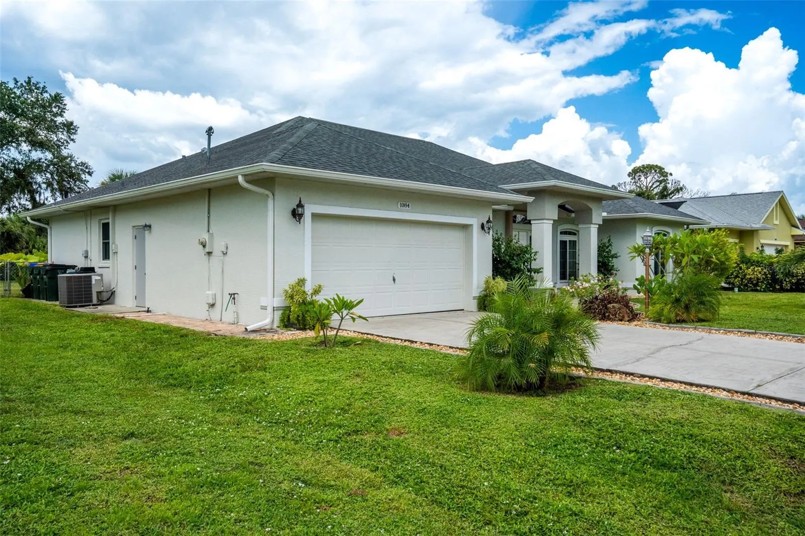 1084 W HILLSBOROUGH BLVD