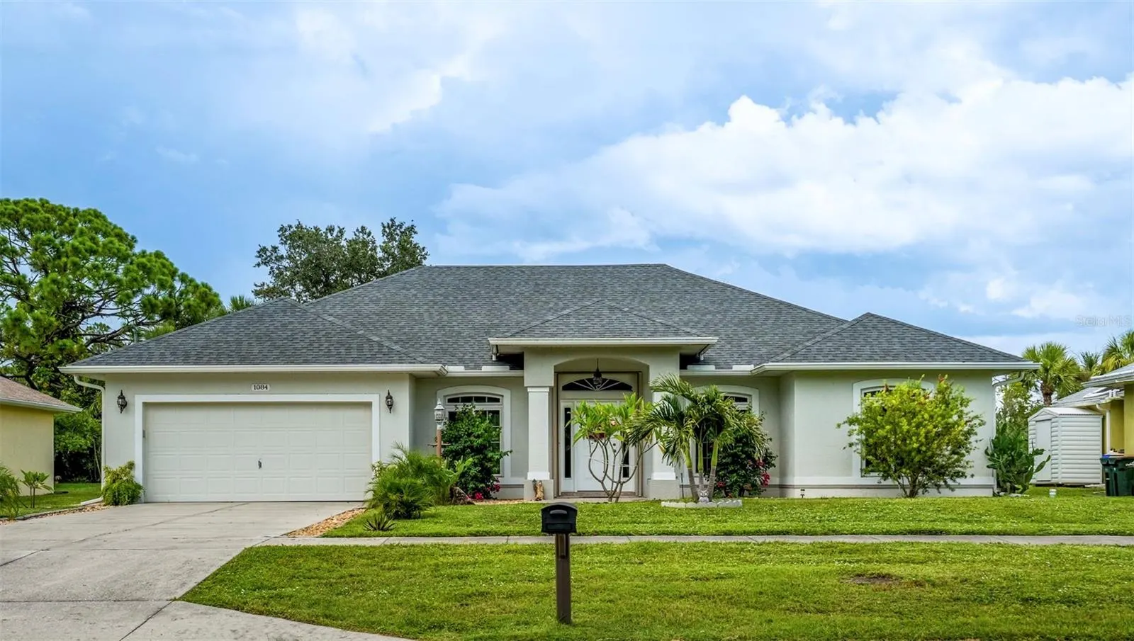 1084 W HILLSBOROUGH BLVD