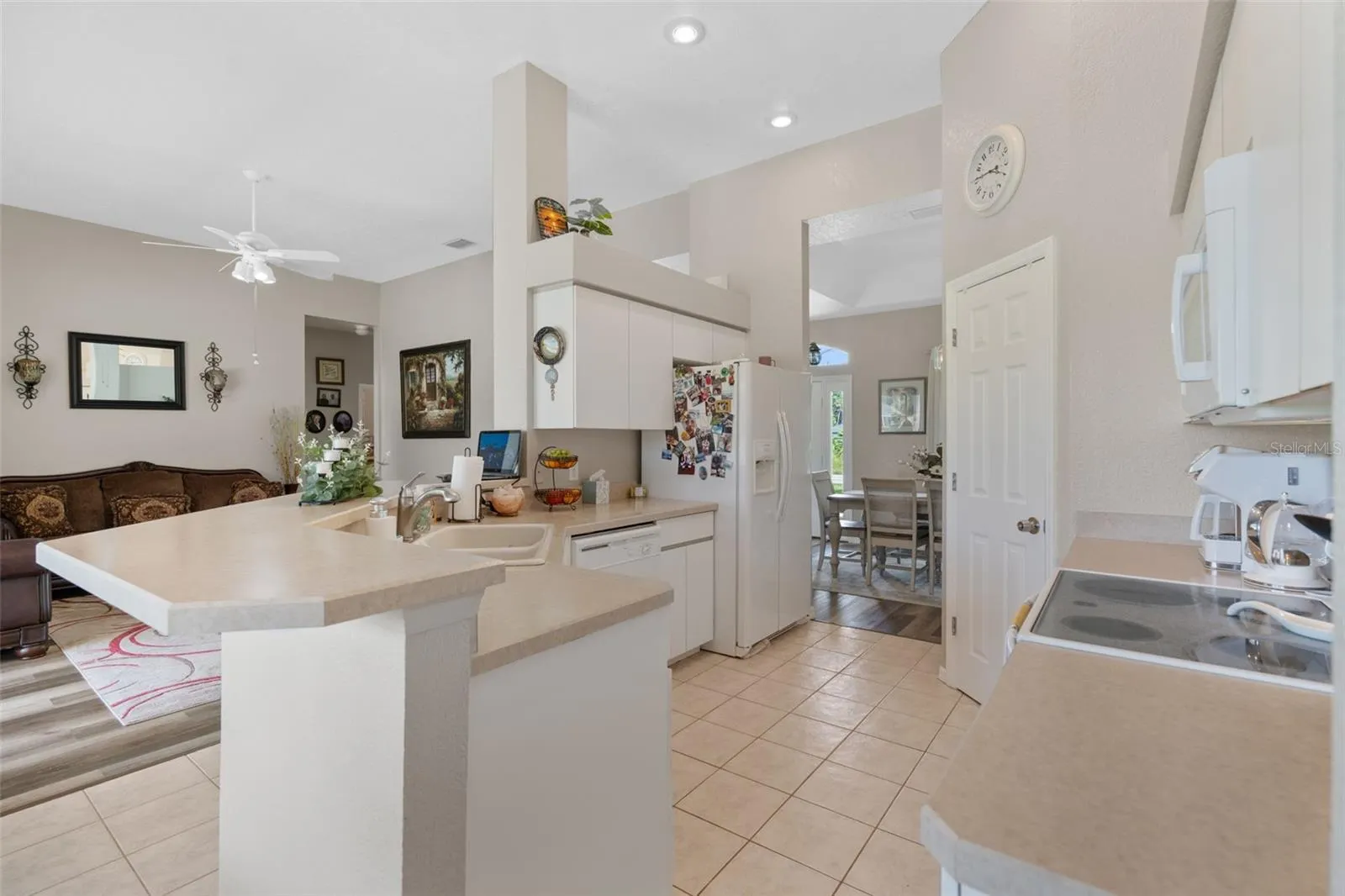 1084 W HILLSBOROUGH BLVD