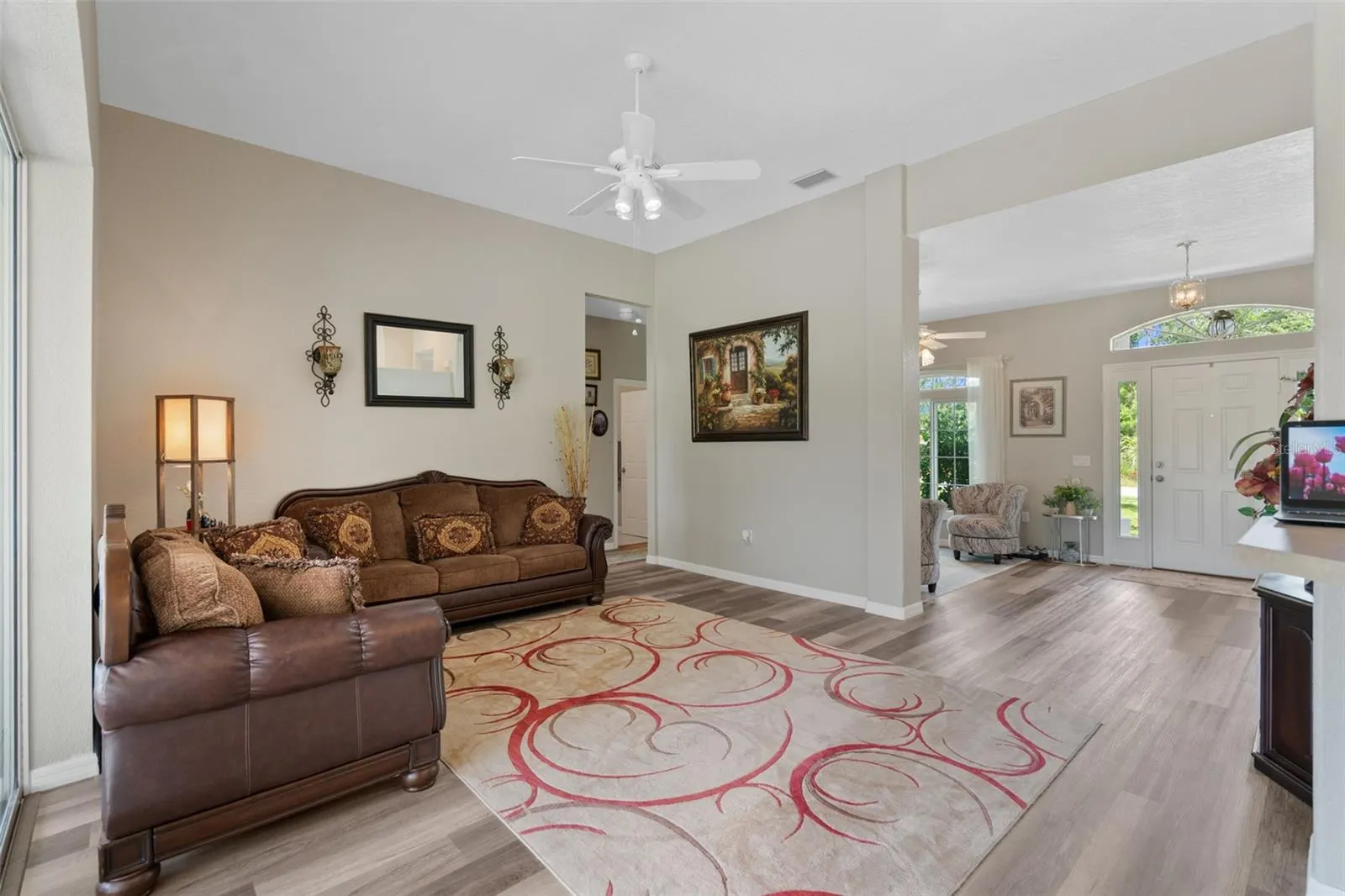 1084 W HILLSBOROUGH BLVD