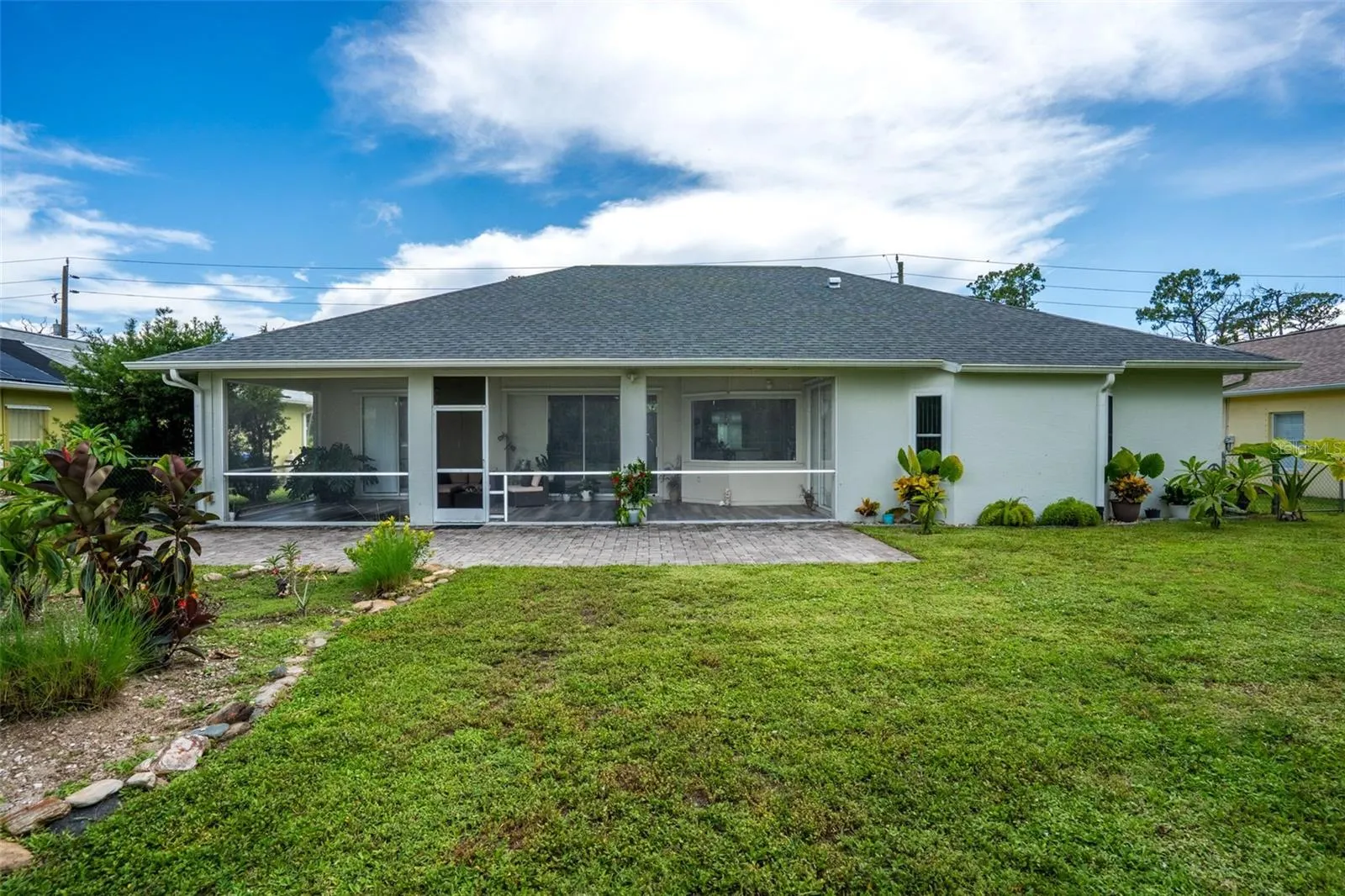 1084 W HILLSBOROUGH BLVD