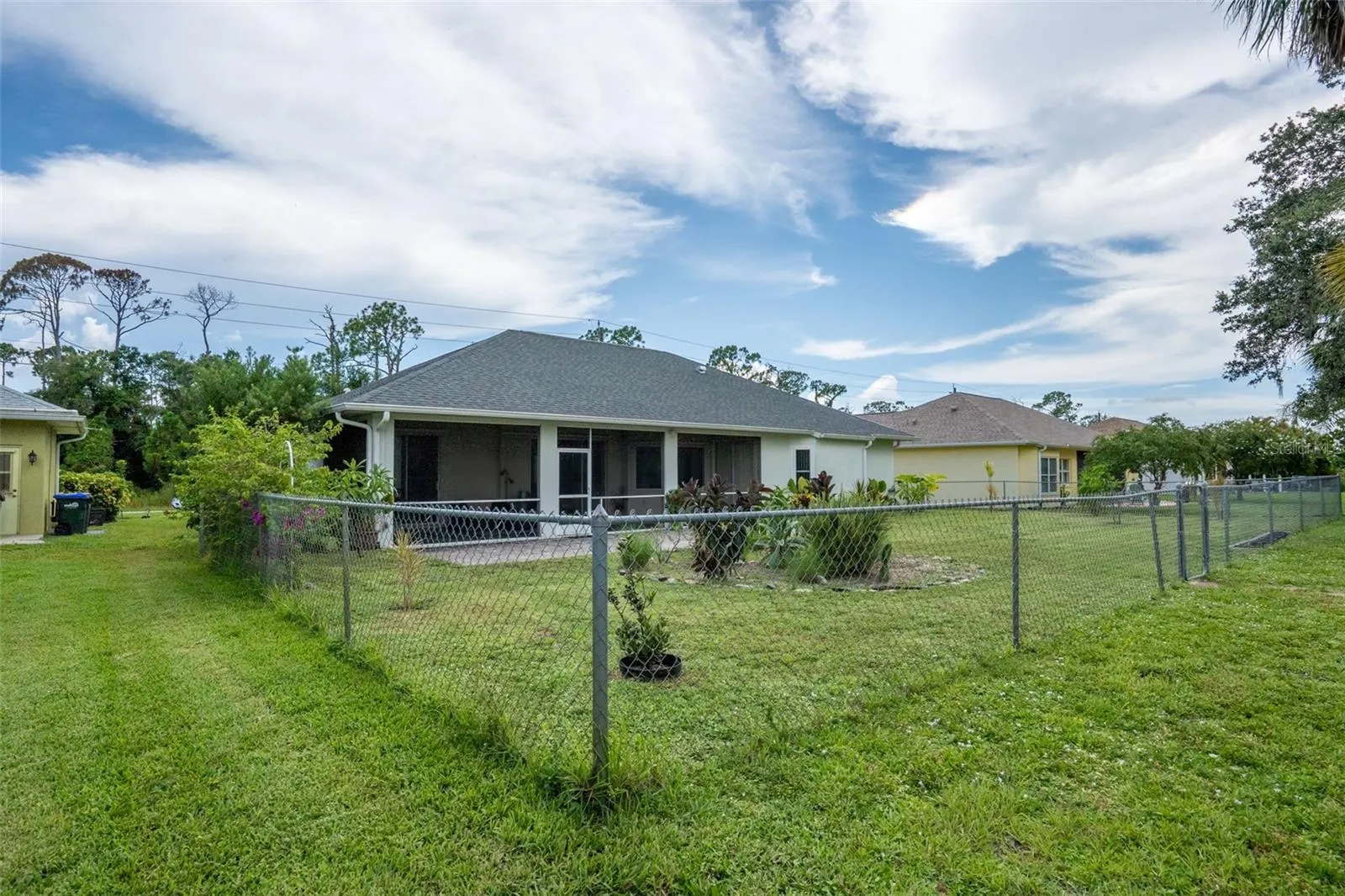 1084 W HILLSBOROUGH BLVD