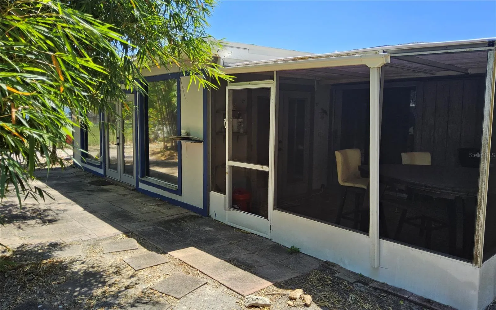 1108 AMPLE AVE