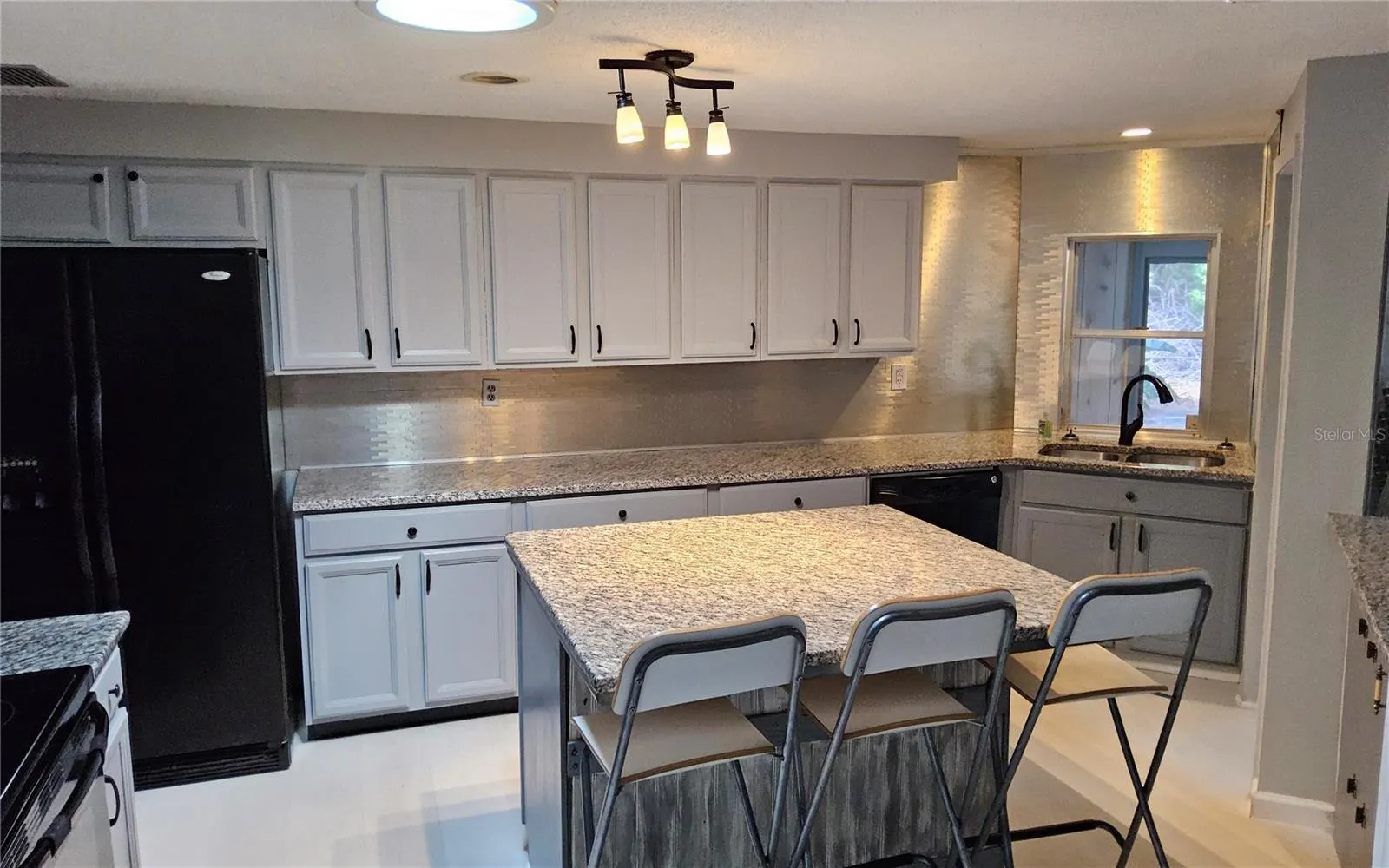 1108 AMPLE AVE