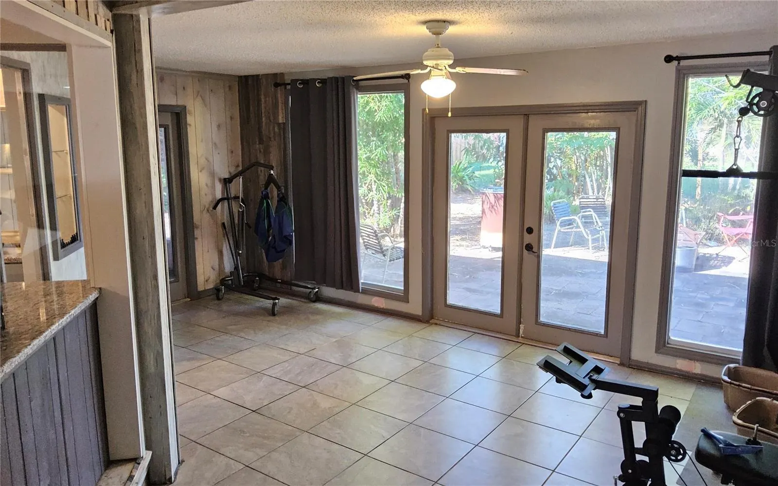 1108 AMPLE AVE