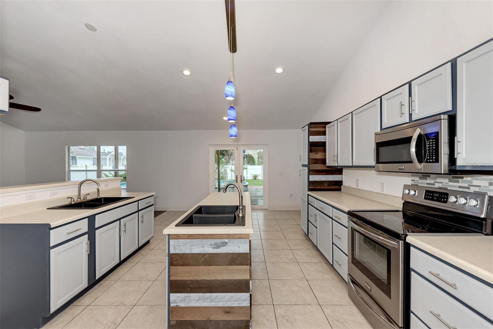 9295 MELODY CIR