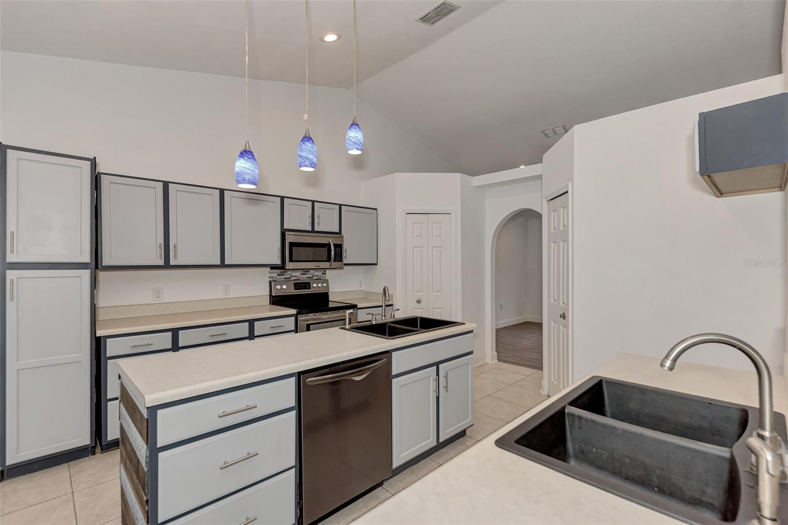 9295 MELODY CIR