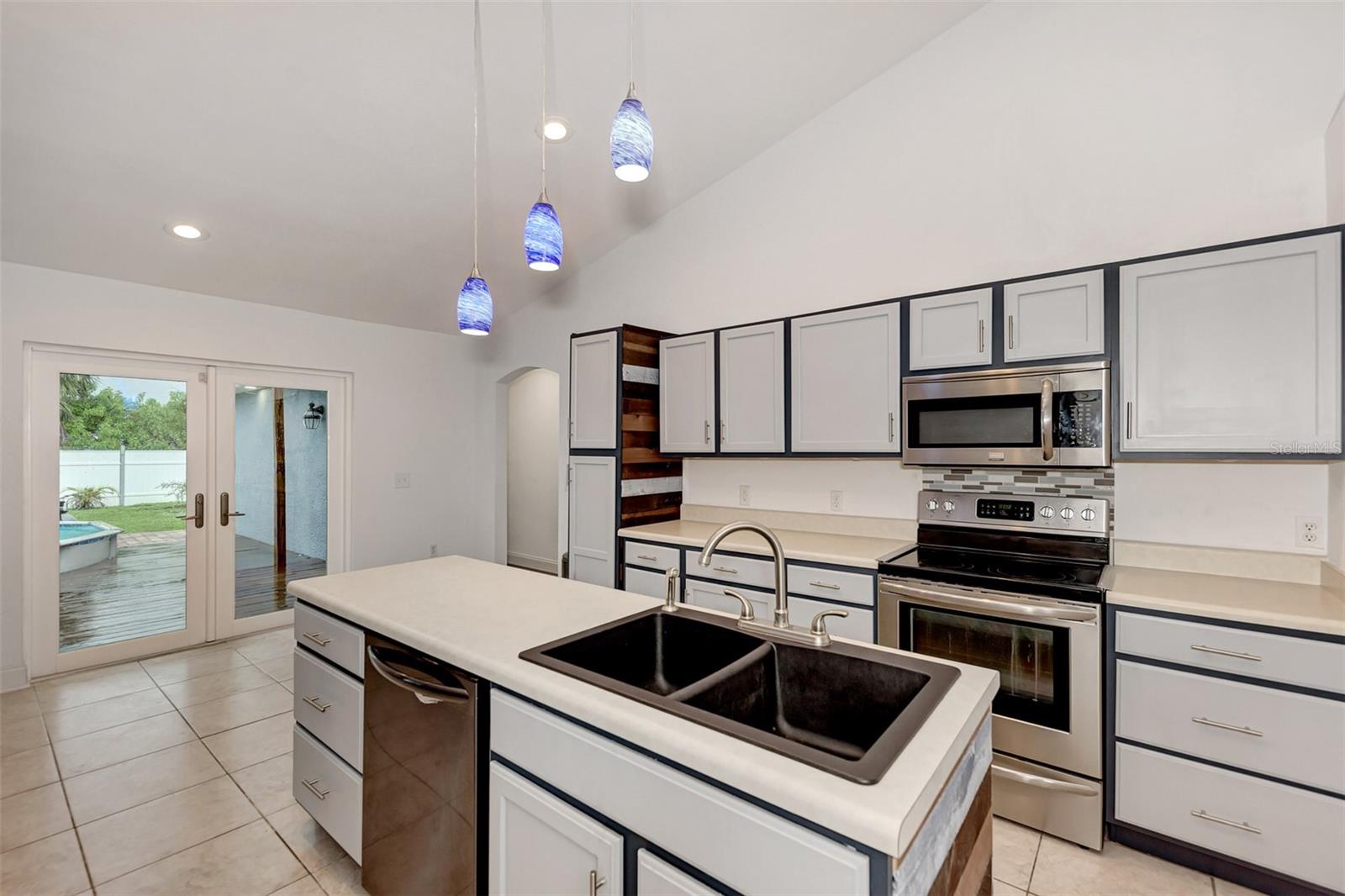 9295 MELODY CIR