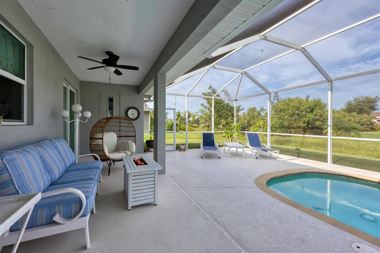 11 LONG MEADOW LN