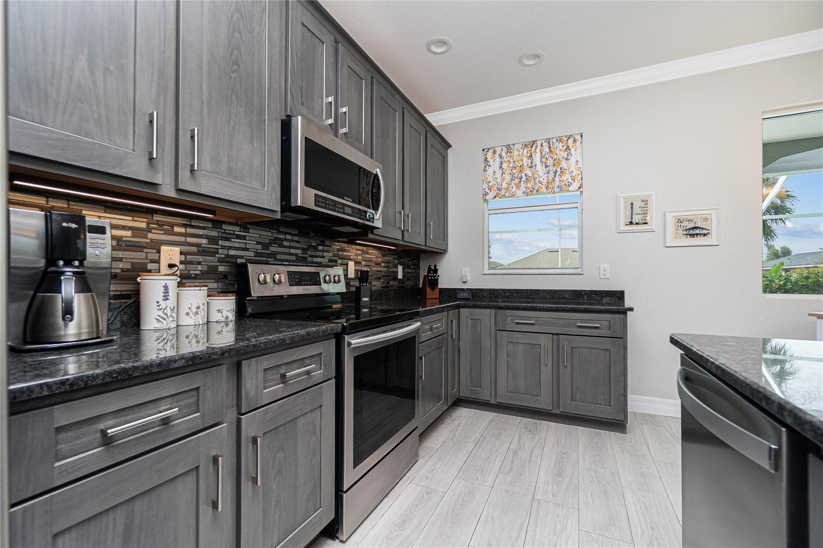 11 LONG MEADOW LN