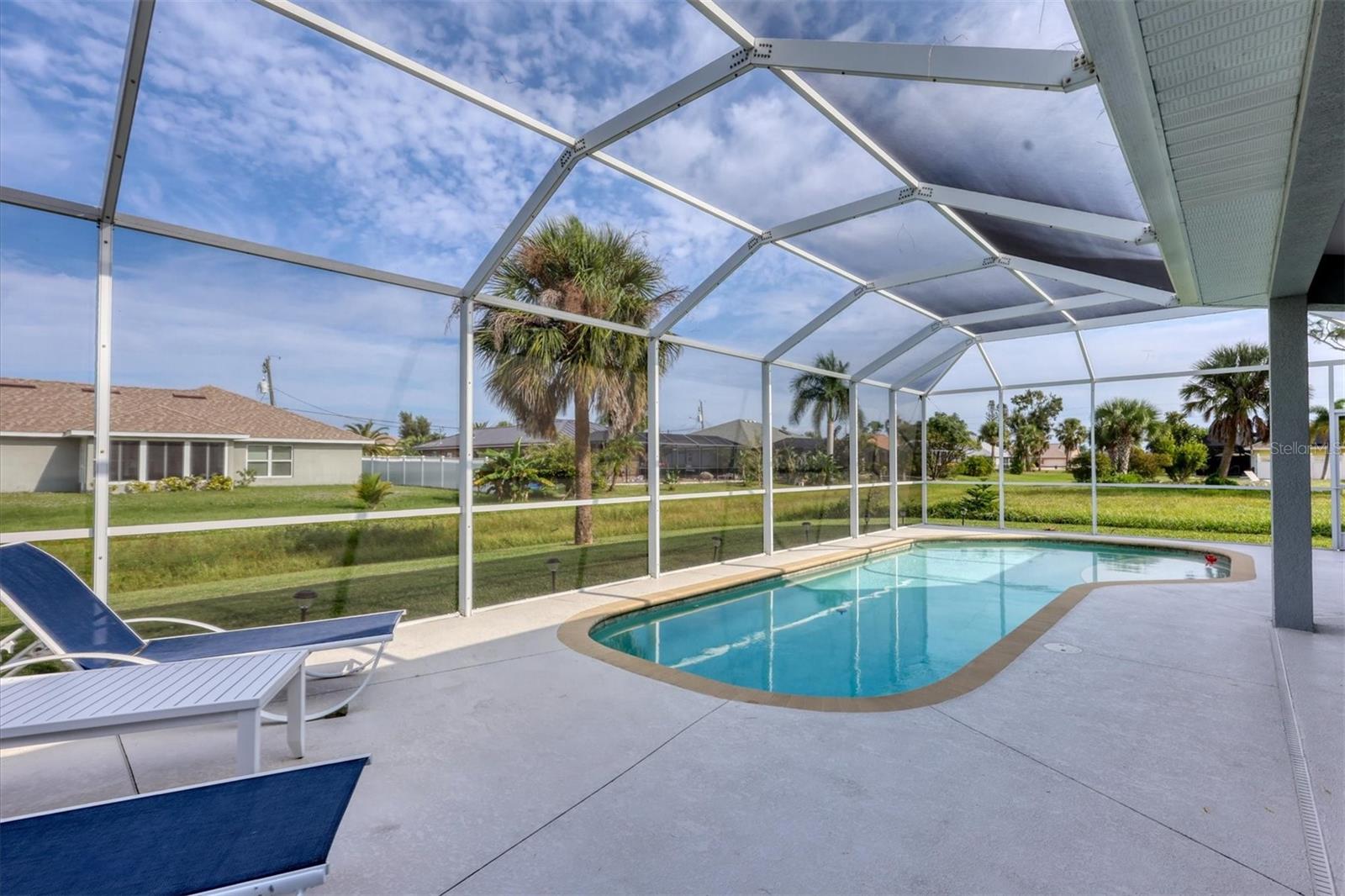 11 LONG MEADOW LN