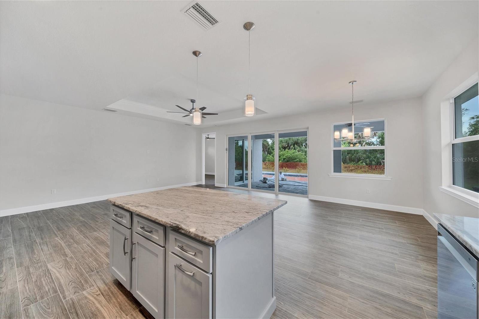 399 SUNSET RD N