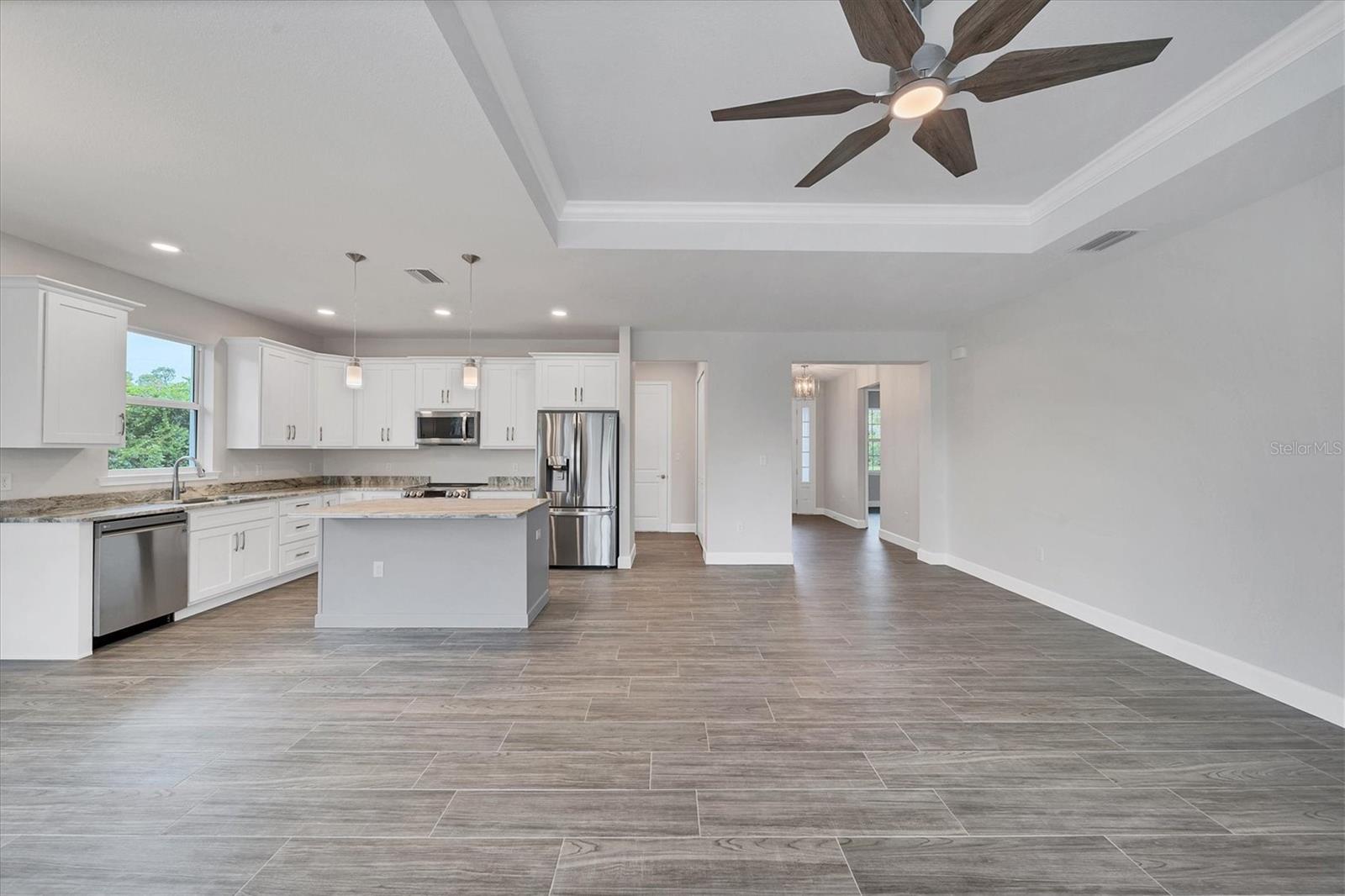 399 SUNSET RD N
