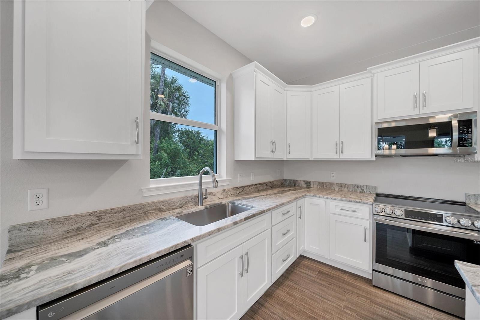 399 SUNSET RD N