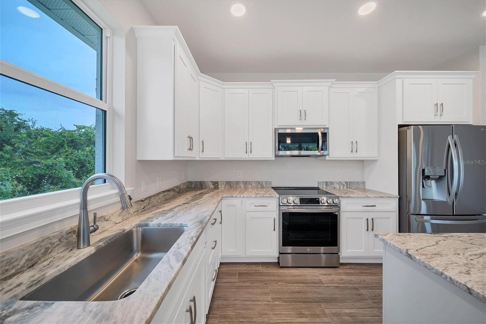399 SUNSET RD N