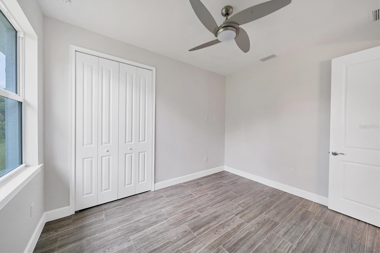 399 SUNSET RD N