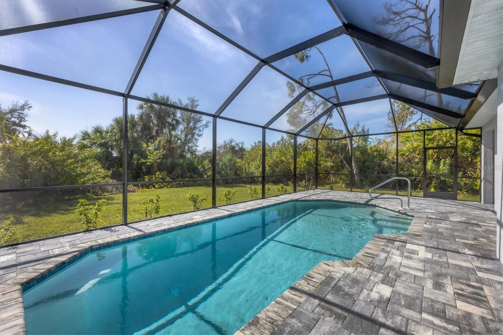 399 SUNSET RD N