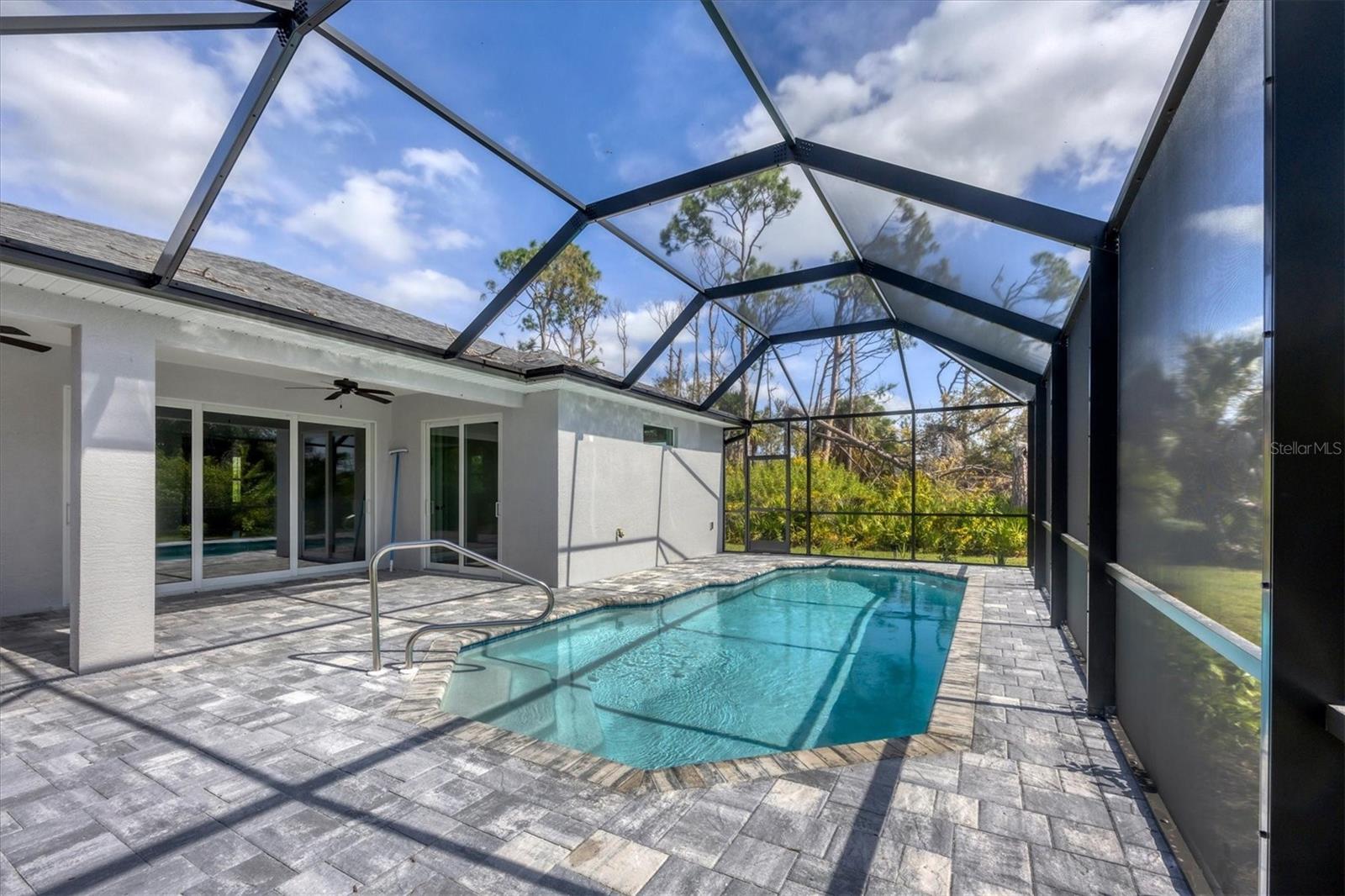 399 SUNSET RD N