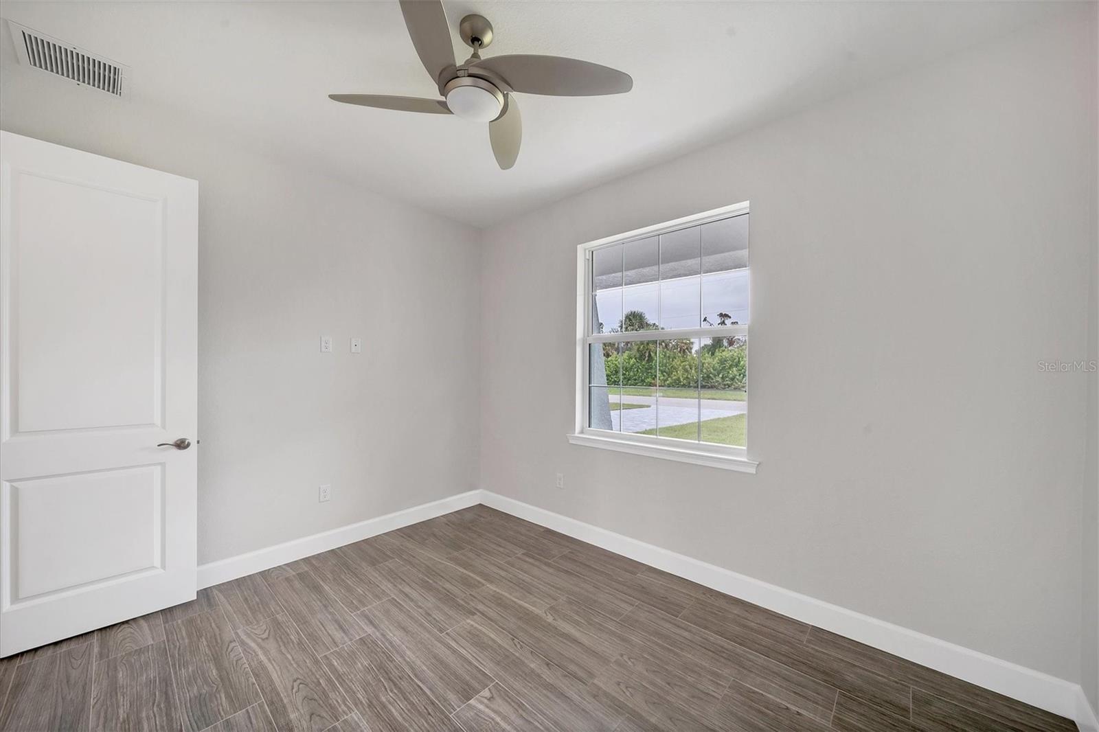 399 SUNSET RD N