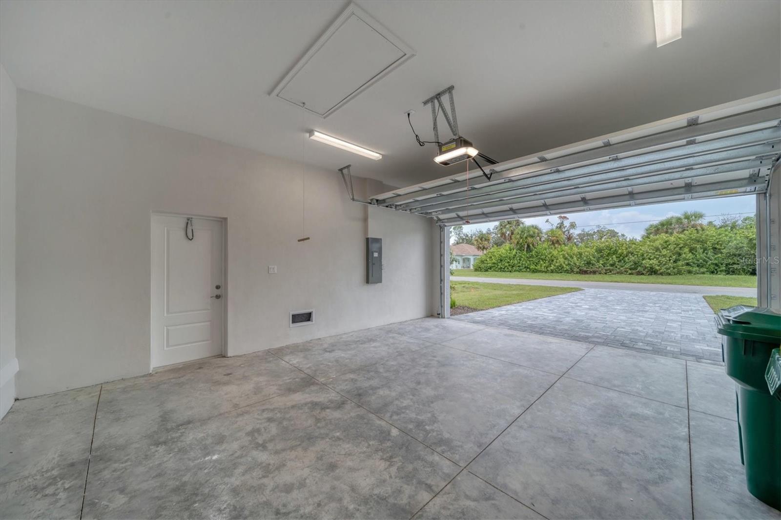 399 SUNSET RD N