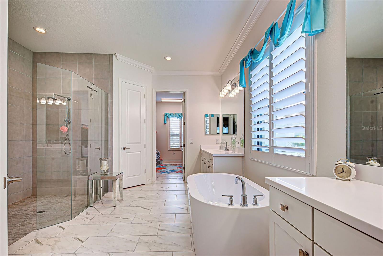 177 N CAYMAN ISLES BLVD