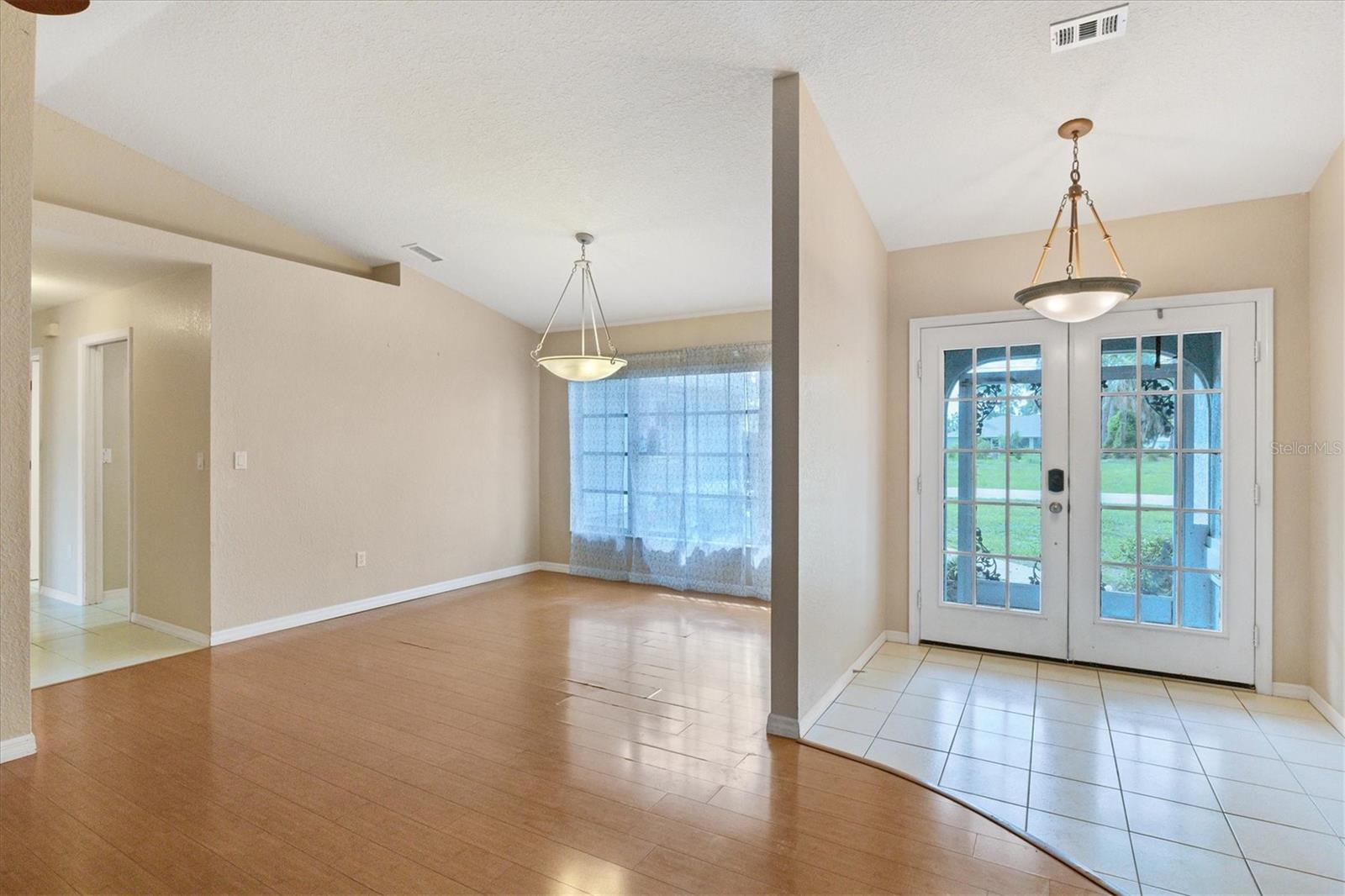 272 BROADMOOR LN