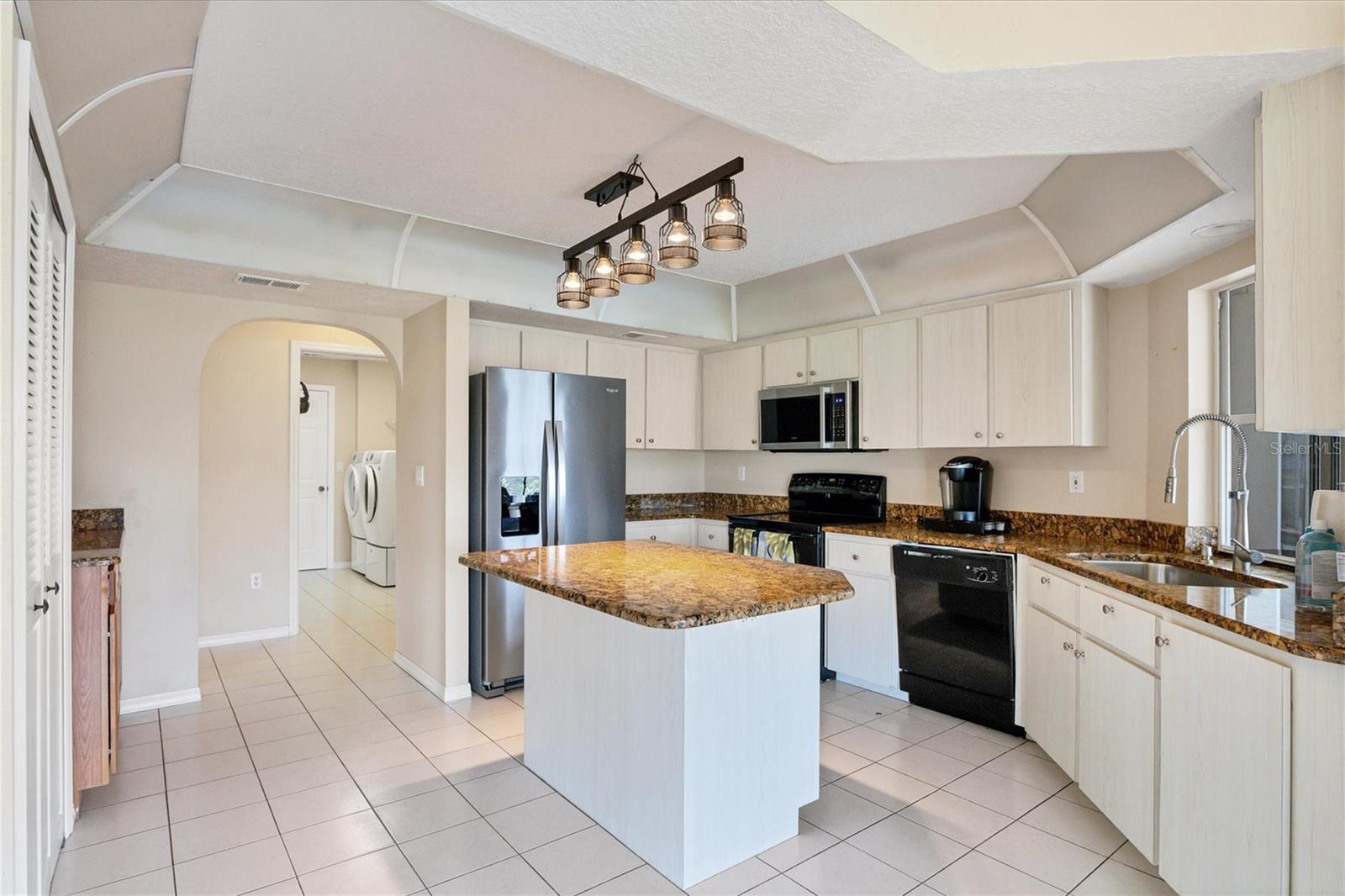 272 BROADMOOR LN
