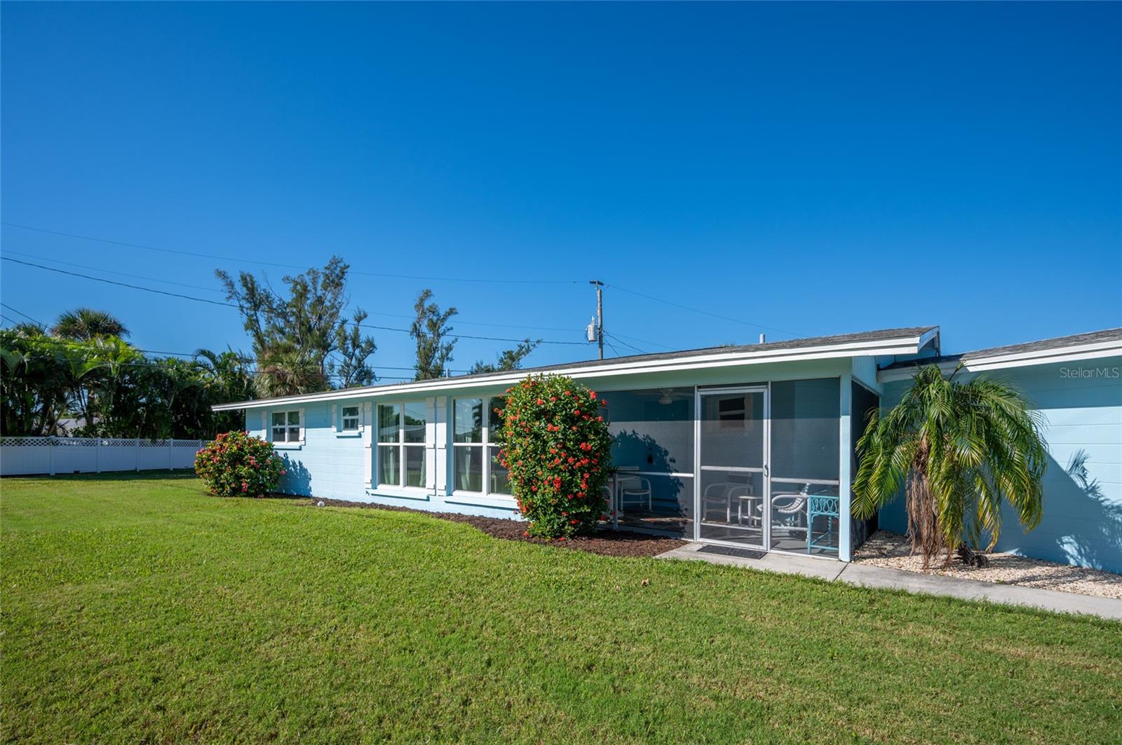 1280 HOLIDAY DR
