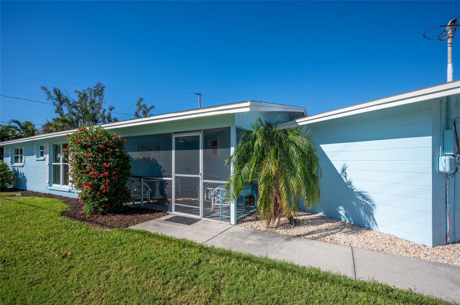 1280 HOLIDAY DR