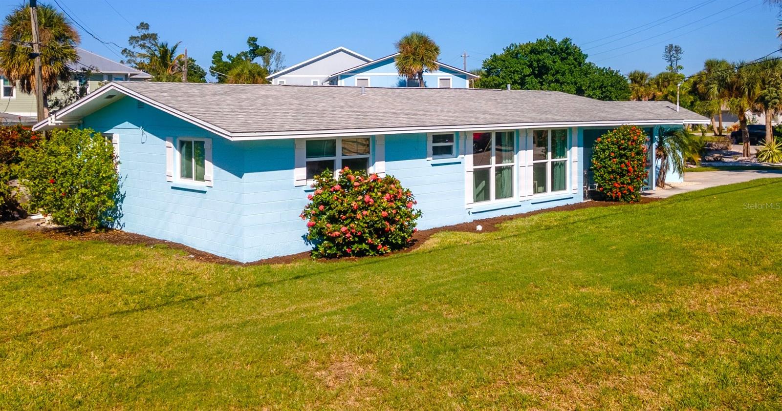 1280 HOLIDAY DR