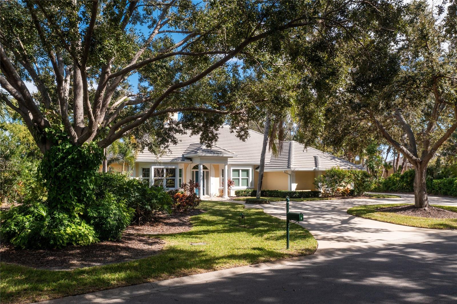 1 N CAYMAN ISLES BLVD