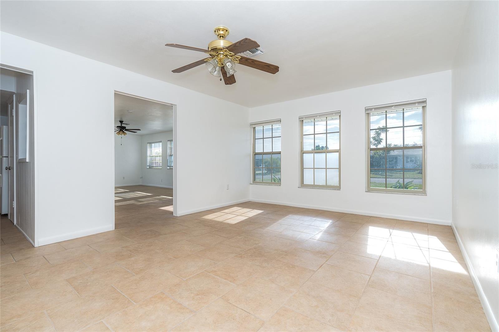 20 ANNAPOLIS LN