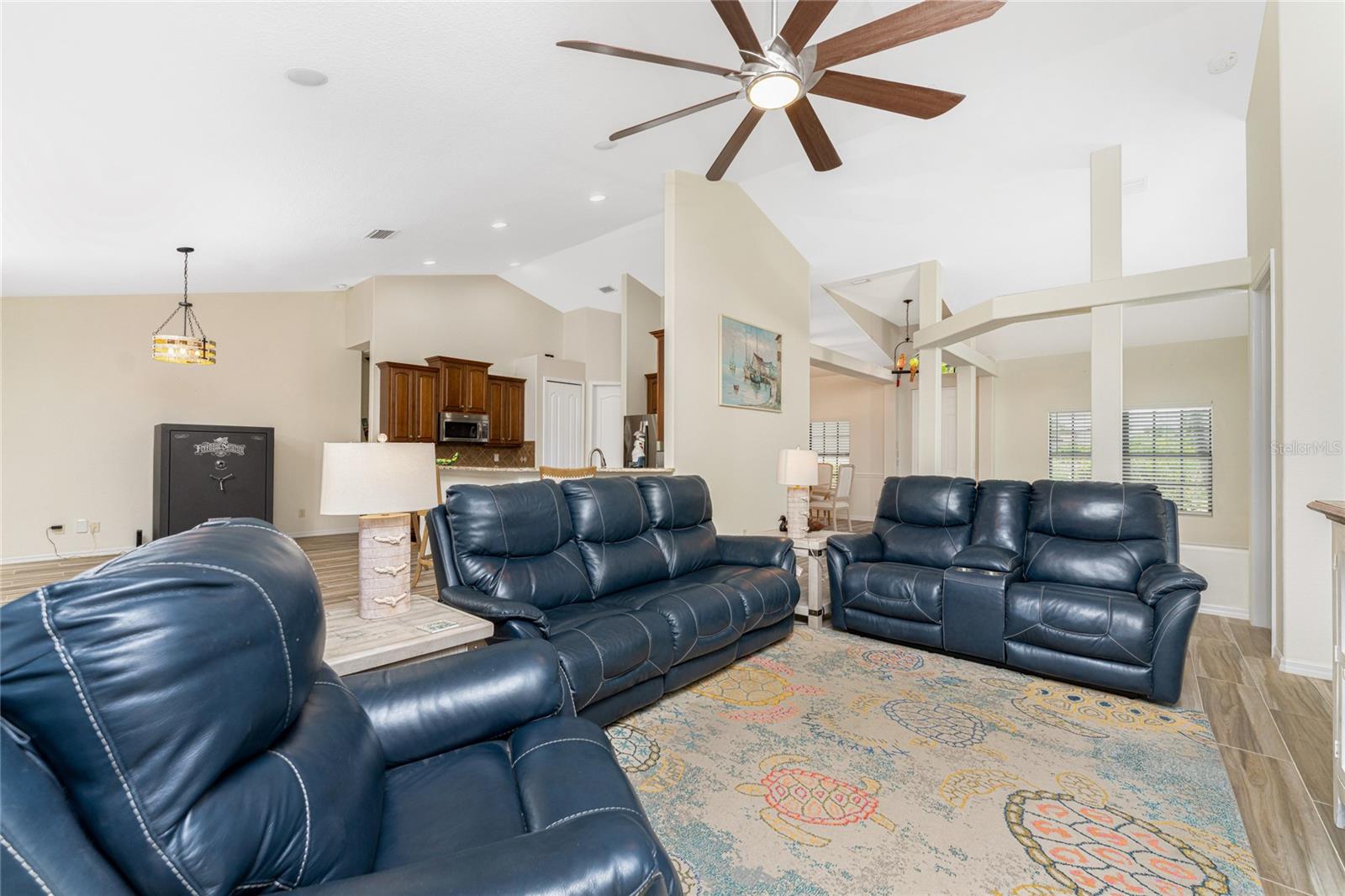 15301 HENNIPEN CIR