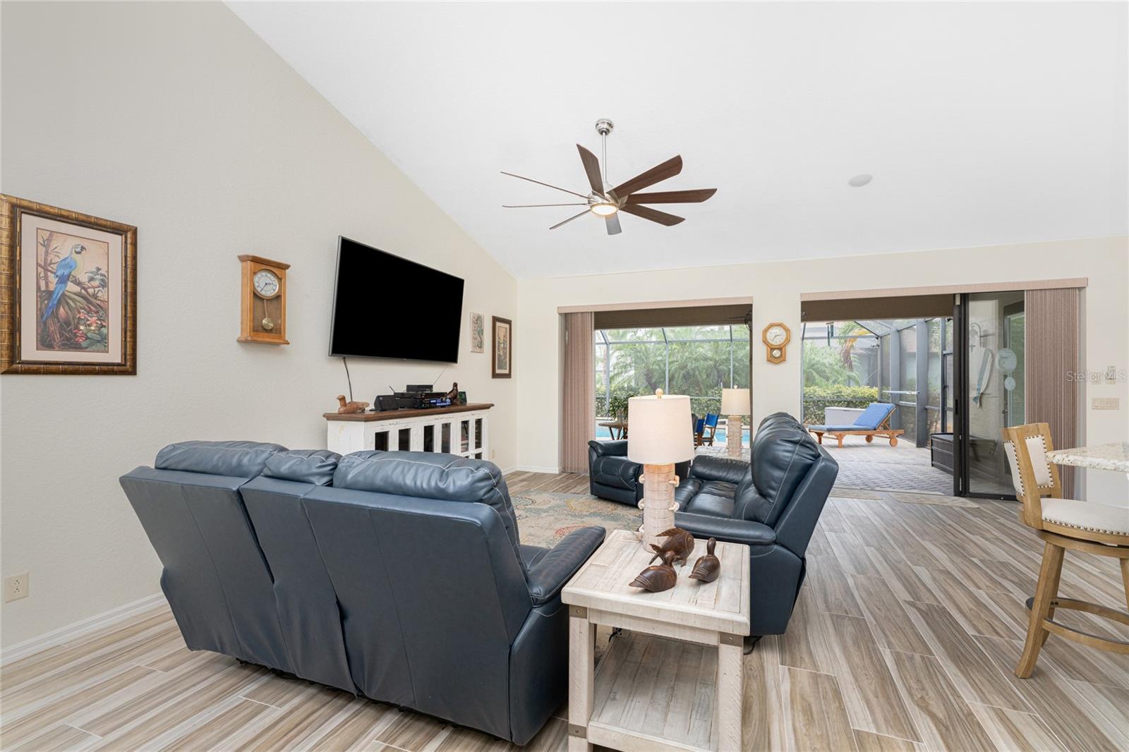 15301 HENNIPEN CIR