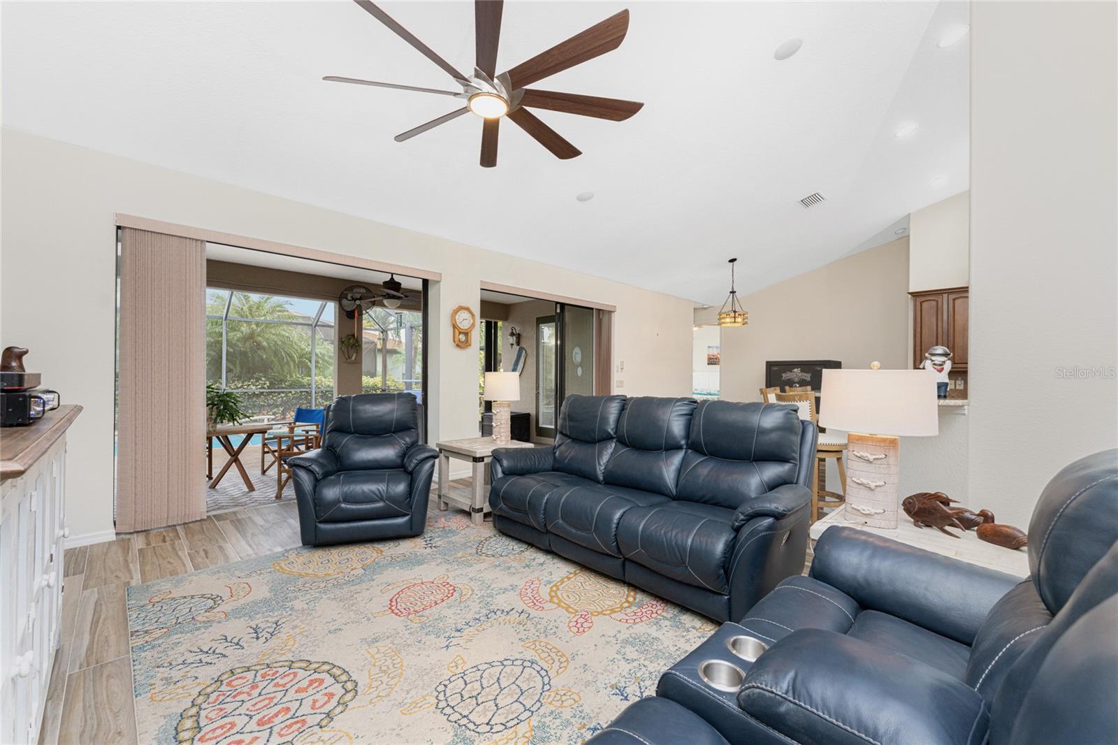 15301 HENNIPEN CIR