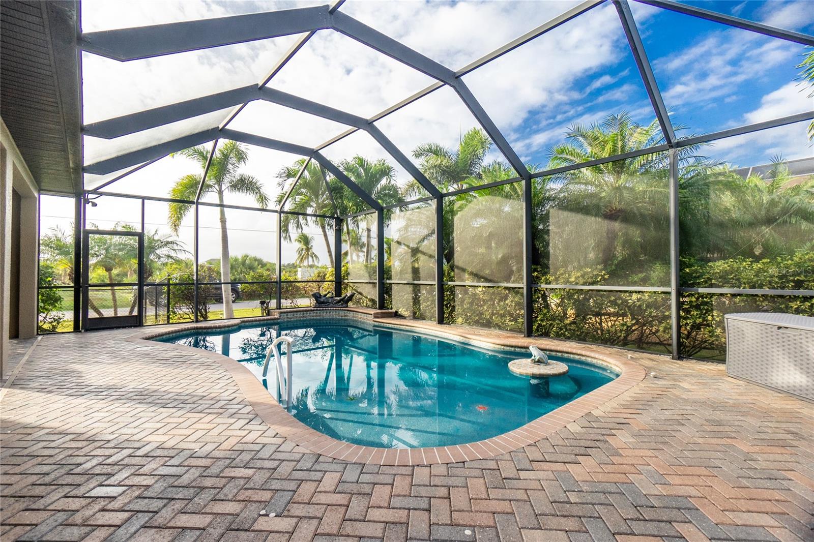 15301 HENNIPEN CIR