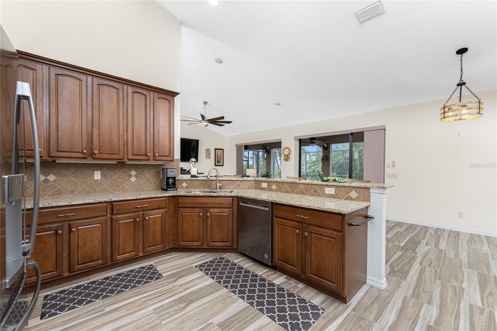 15301 HENNIPEN CIR