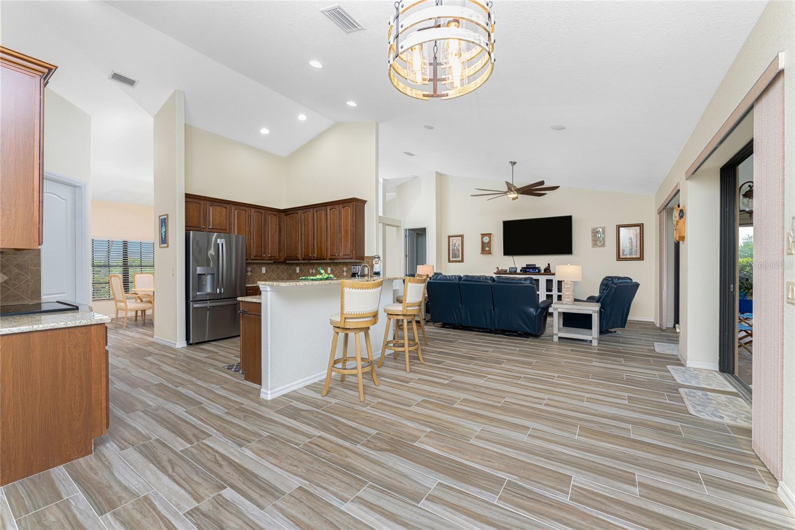 15301 HENNIPEN CIR